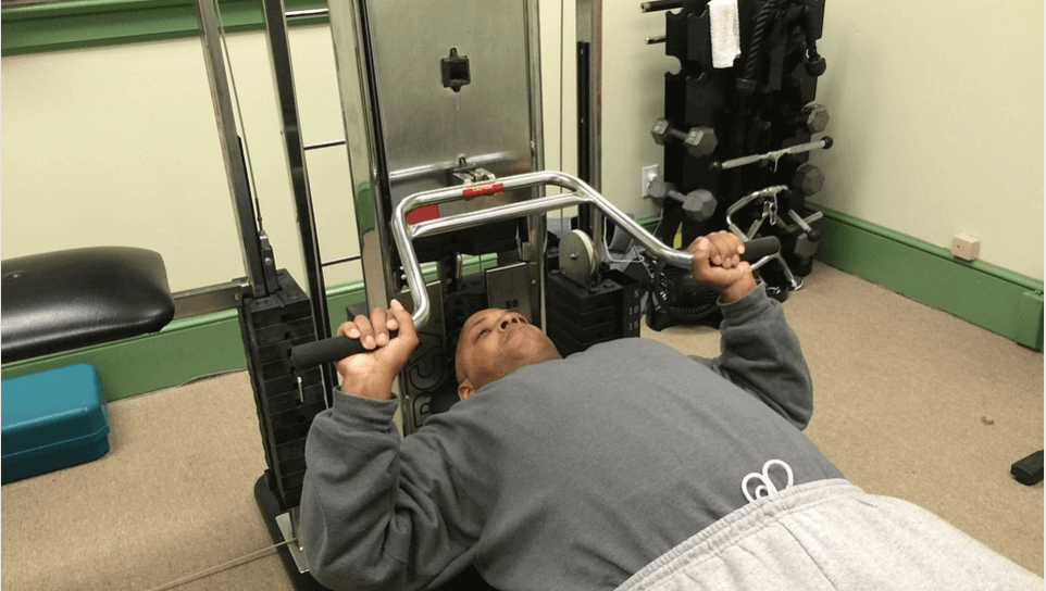 teknik dasar fitnes bench press